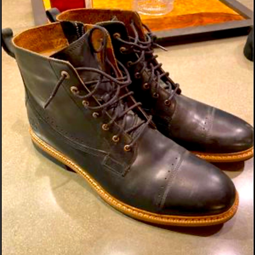 Men’s Timberland boots/dress shoes